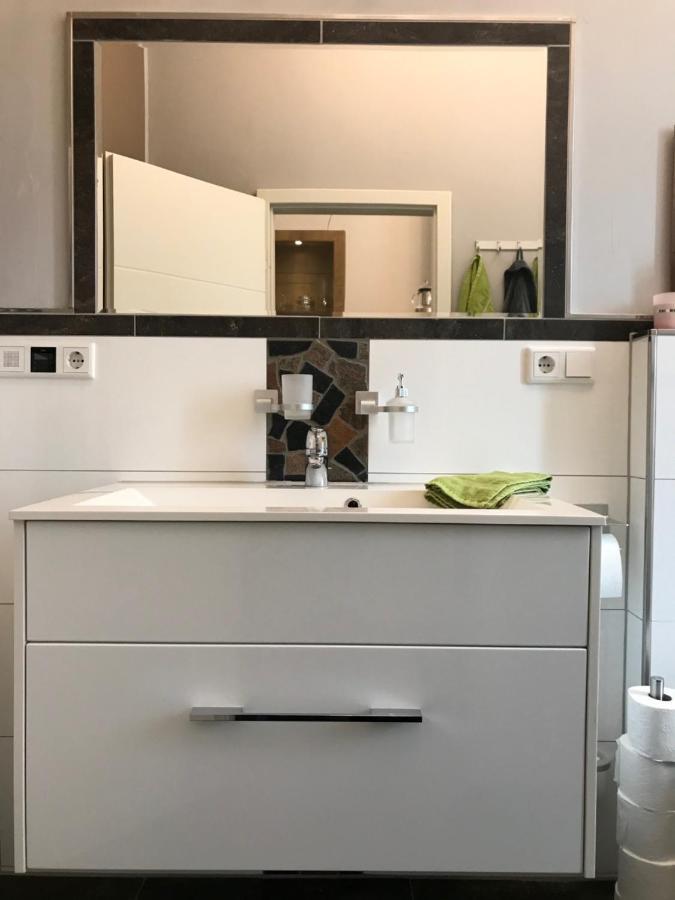 Stadthaus Artur - Apartment Madrid Remscheid Bagian luar foto