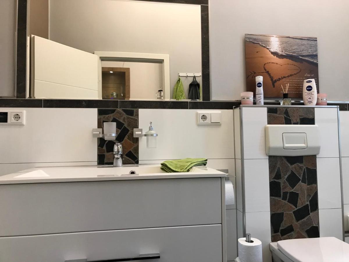 Stadthaus Artur - Apartment Madrid Remscheid Bagian luar foto